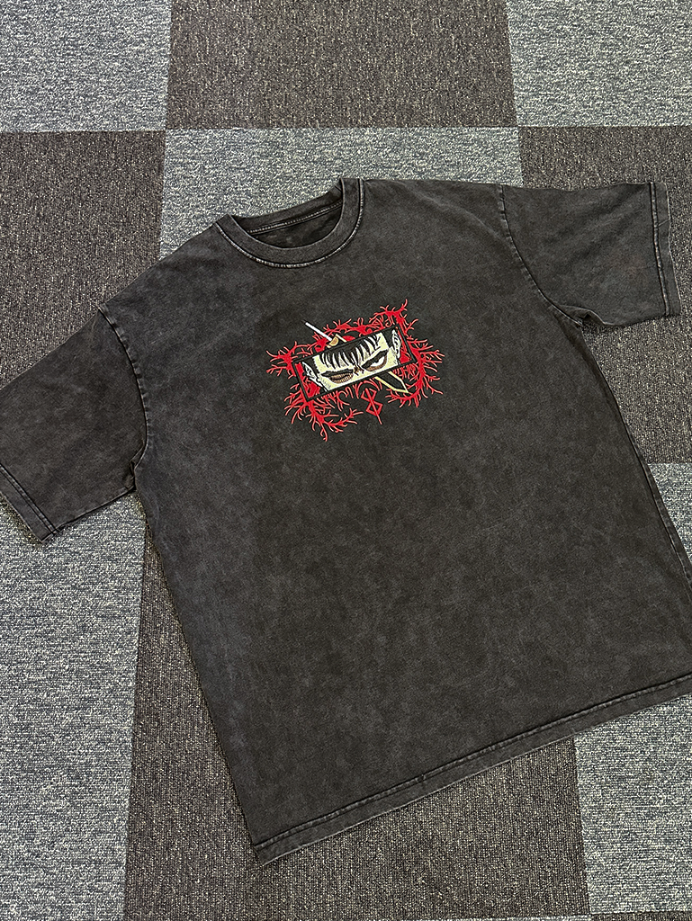 Guts Stickerei-T-Shirt