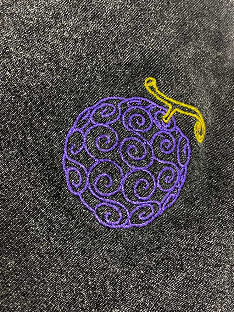 Gum Gum Stickerei-T-Shirt