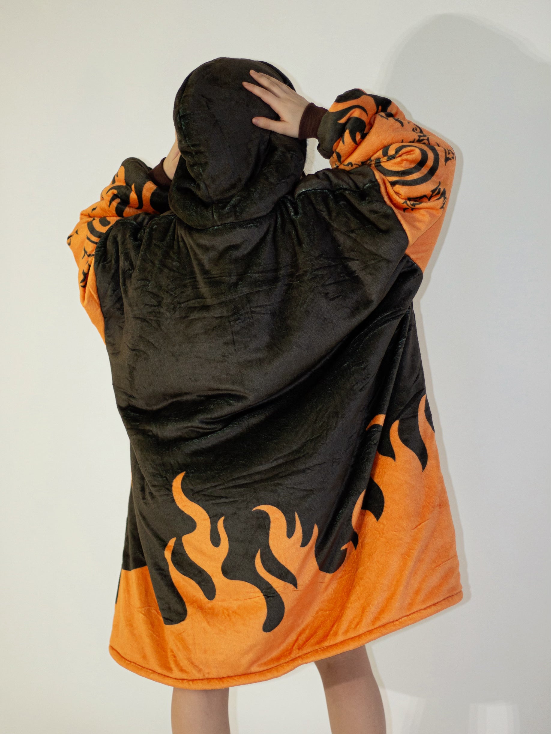 Verfluchtes Siegel Kuschelpullover mit Decke