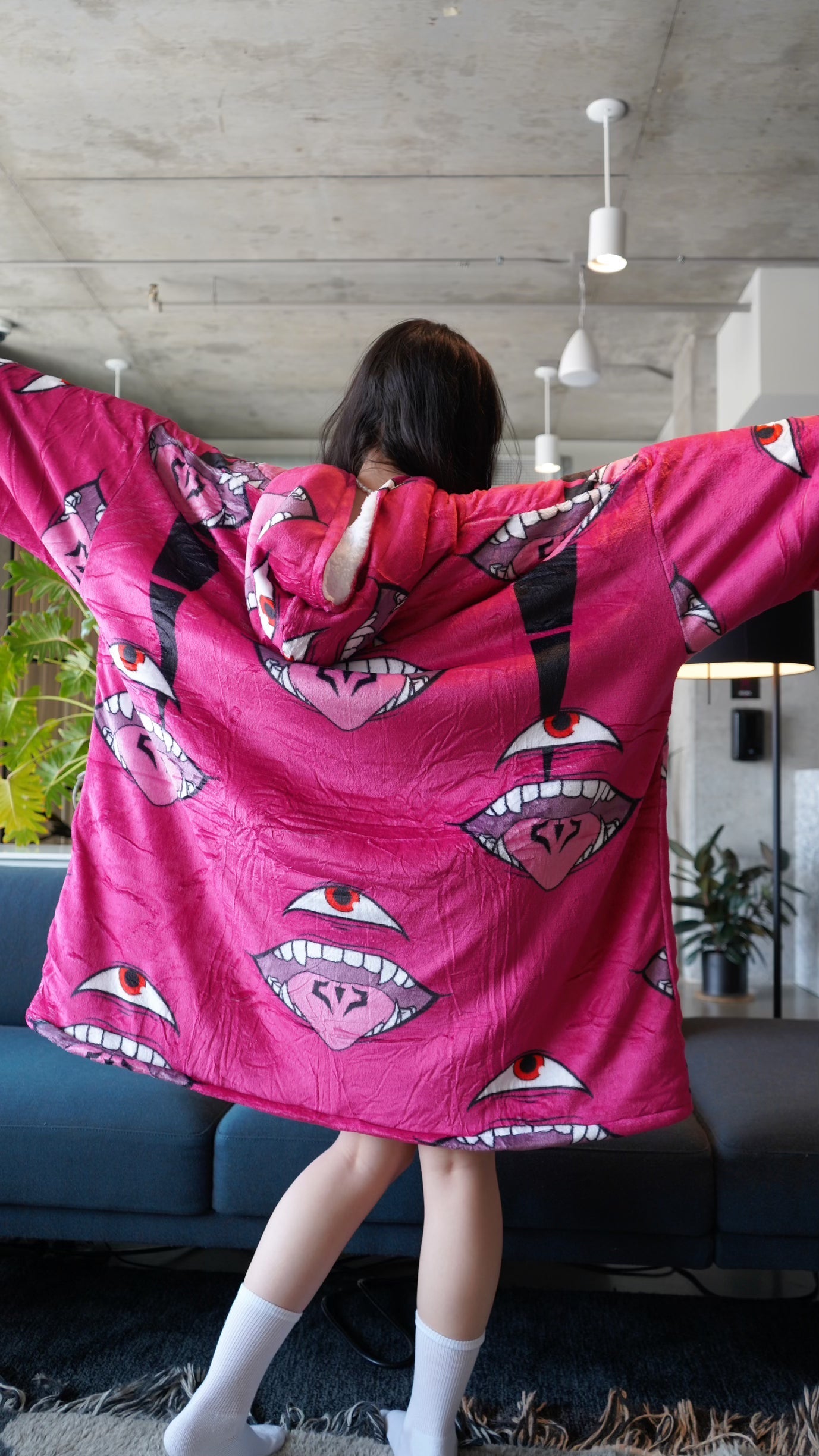 König der Flüche Kuschelpullover mit Decke