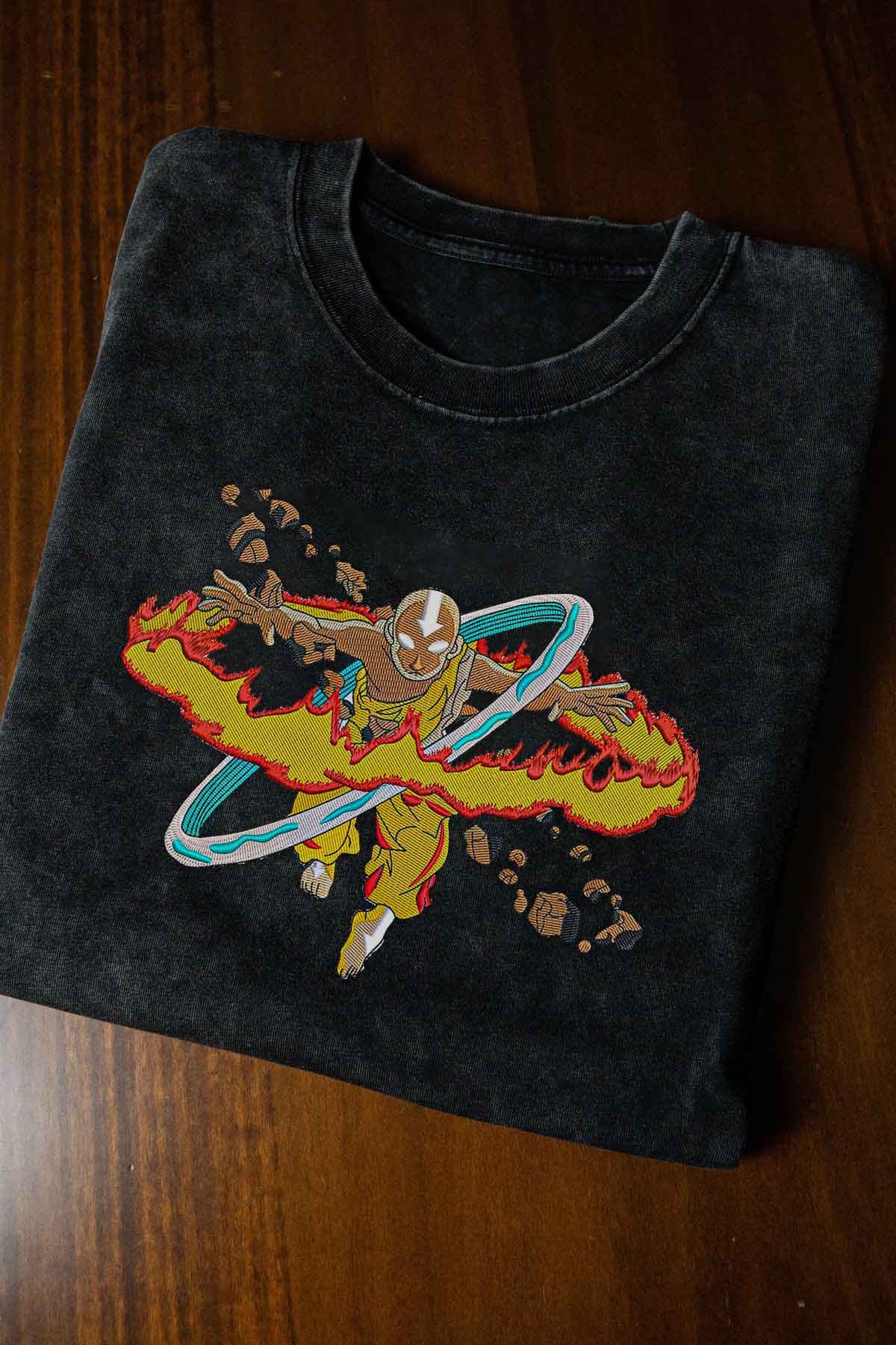 Aang-Stickerei-T-Shirt