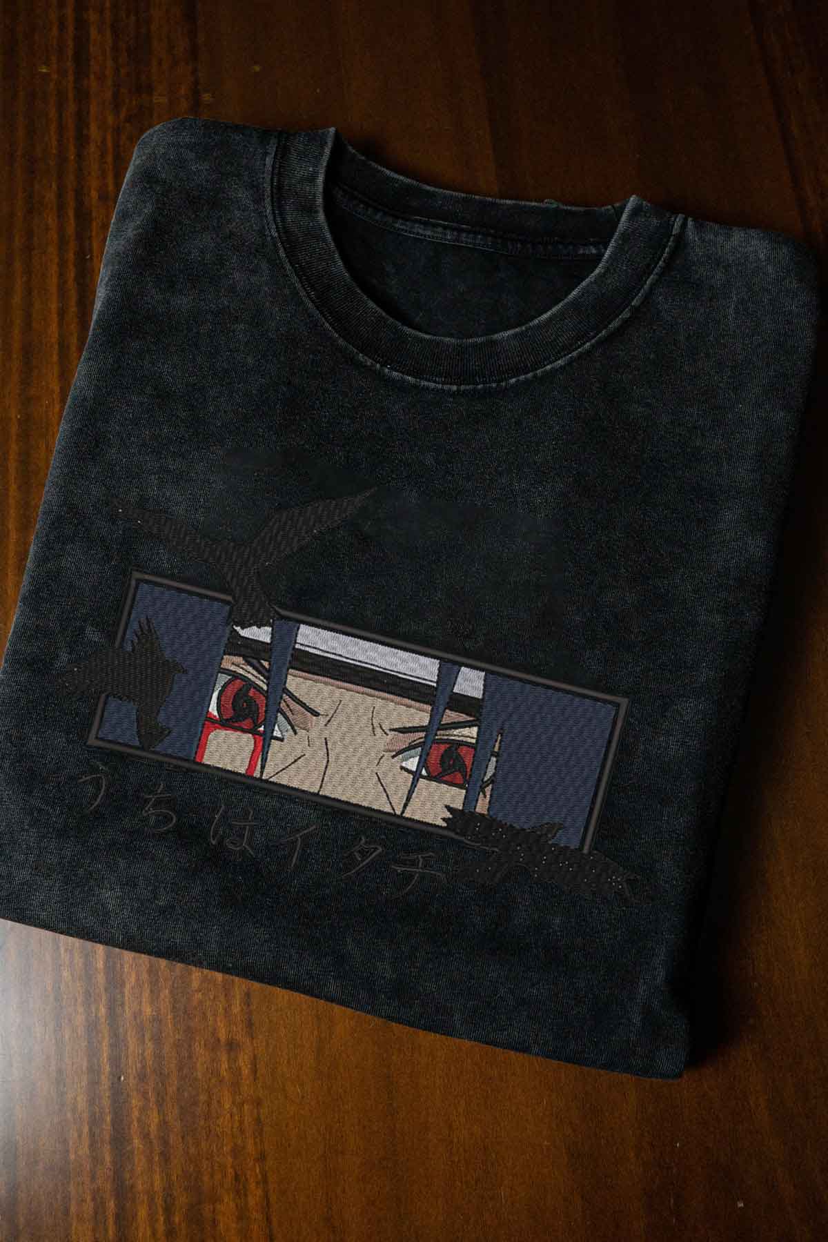 Itachi Eyes Stickerei-T-Shirt
