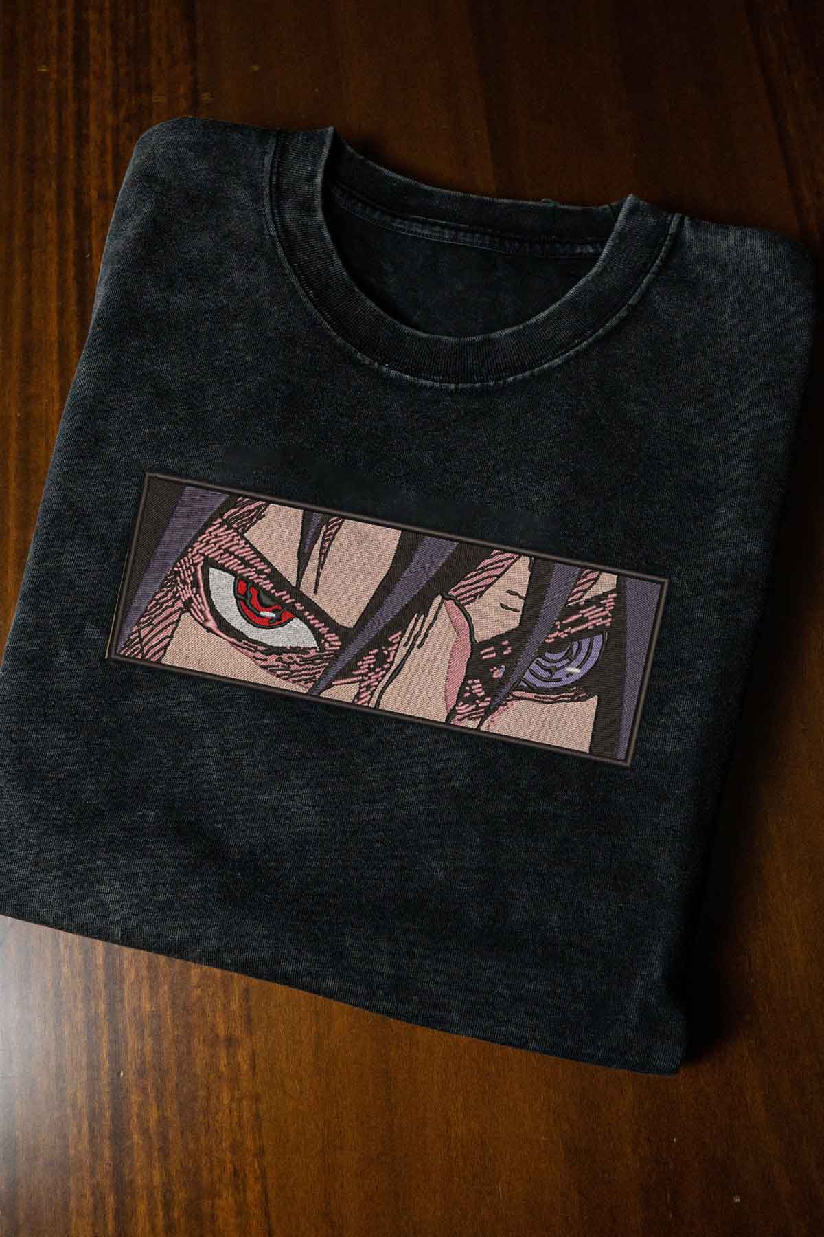 T-Shirt mit Stickerei „Sasuke Eyes“